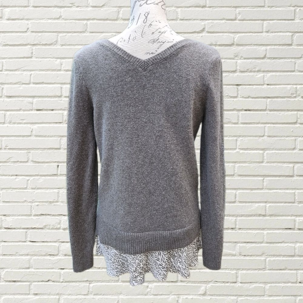 LOFT V-neck layered sweater‎ Extra Small - Picture 2 of 4